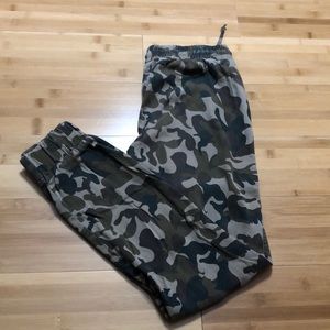 I’m selling jogglers that are army looking.